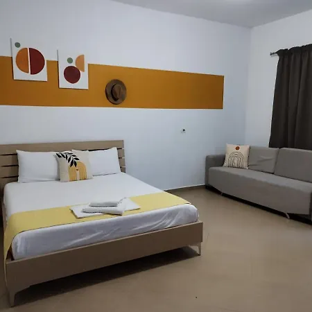 Iris Apartment *