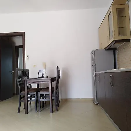 アパート Iris クサミル